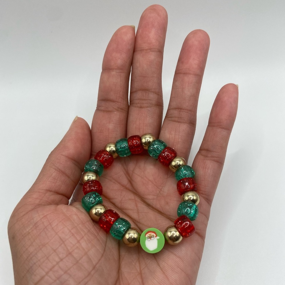 🎅🏽Christmas Holiday Children’s Stretch Bead Bracelet